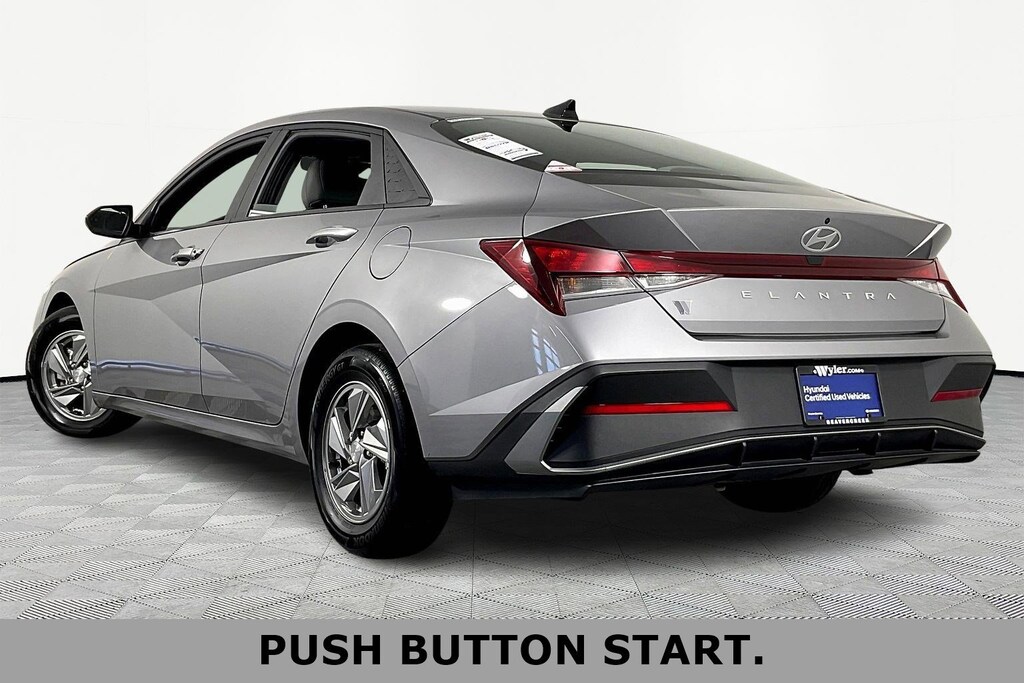 Certified 2025 Hyundai Elantra SE SE IVT