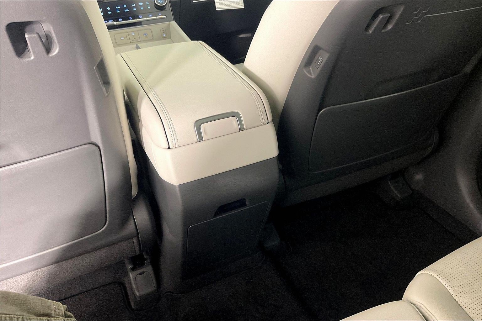 2026 Hyundai Santa Fe Limited - Photo 13