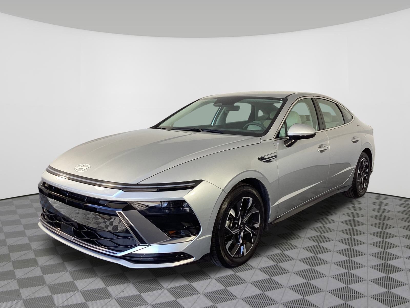 2025 Hyundai Sonata SEL photo 2