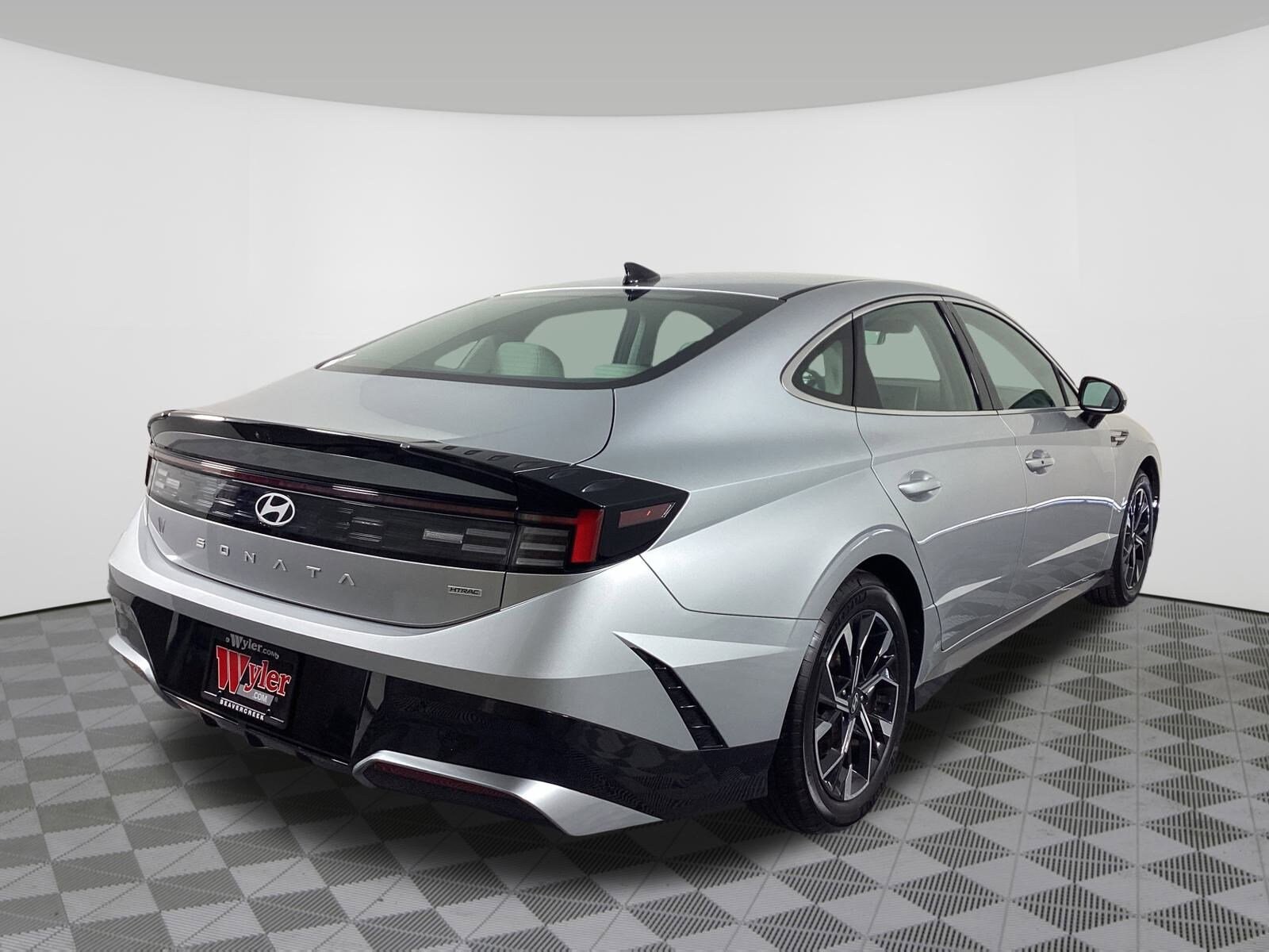 2025 Hyundai Sonata SEL photo 4