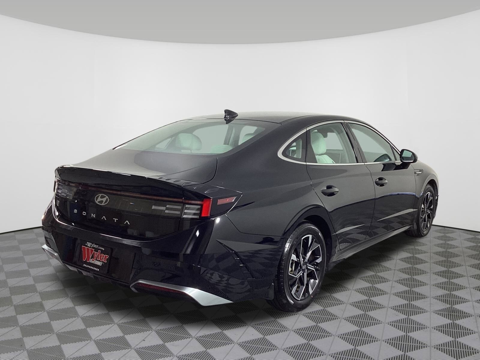 2024 Hyundai Sonata SEL photo 3