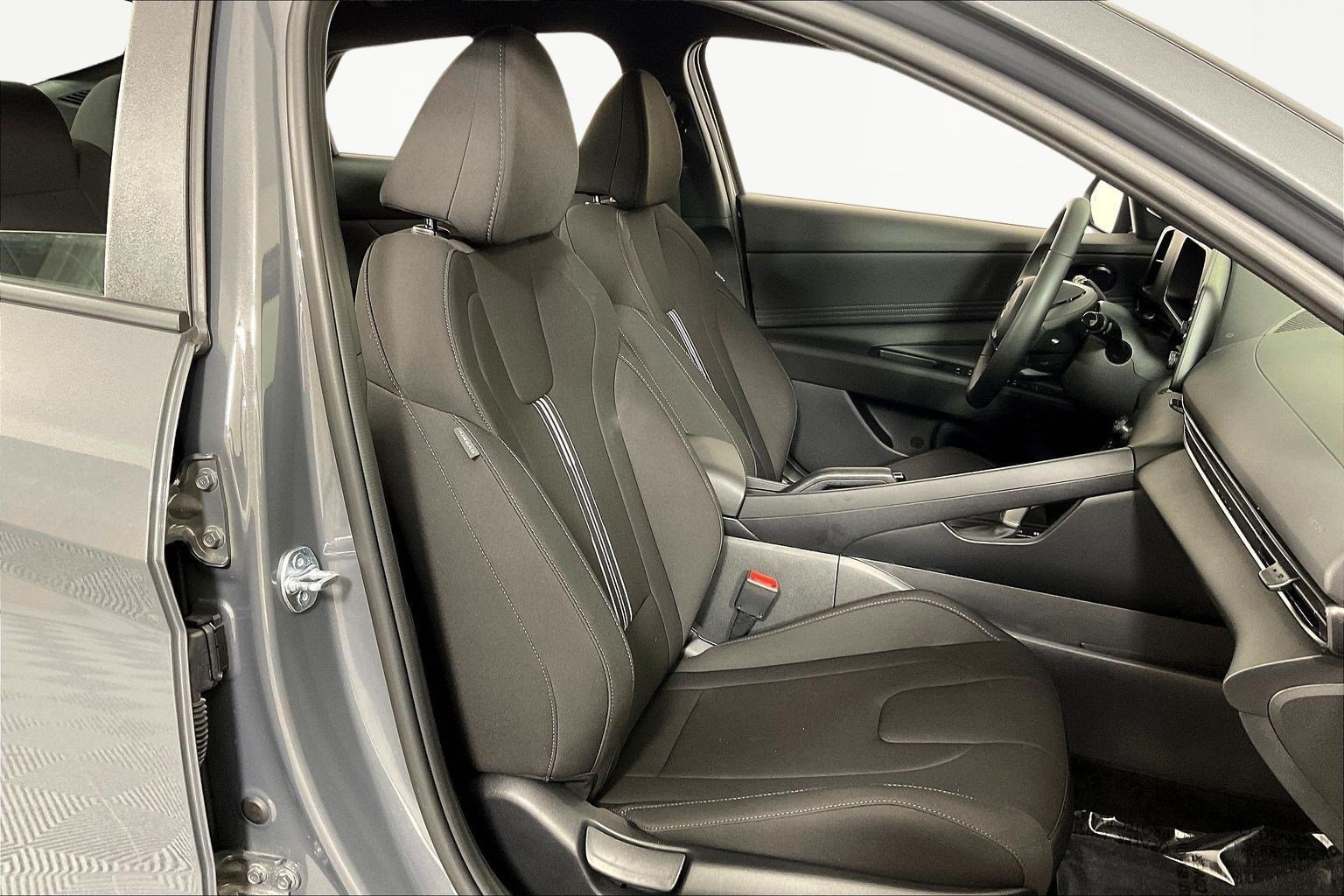 2025 Hyundai Elantra SEL - Photo 29