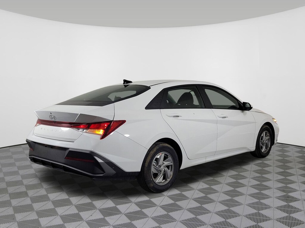 New 2026 Hyundai Elantra SE Sedan