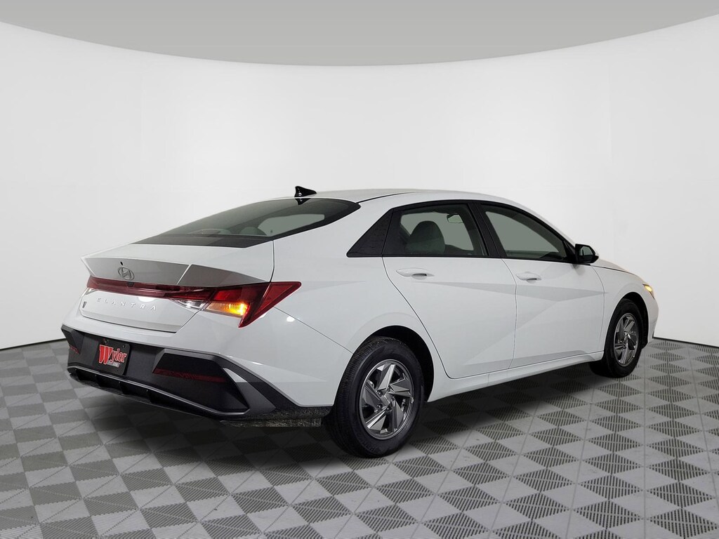 New 2026 Hyundai Elantra SE Sedan