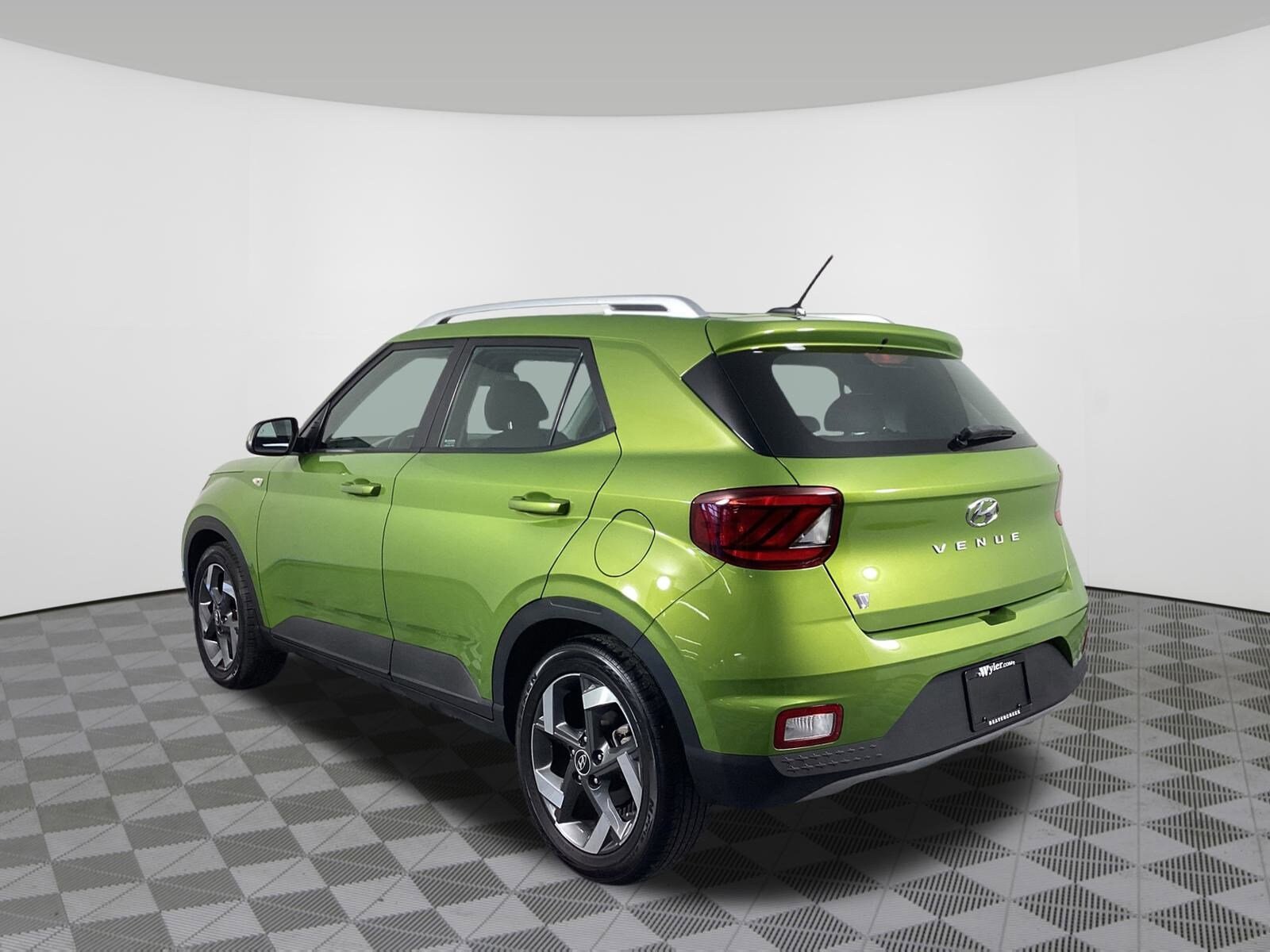 2023 Hyundai Venue SEL photo 2
