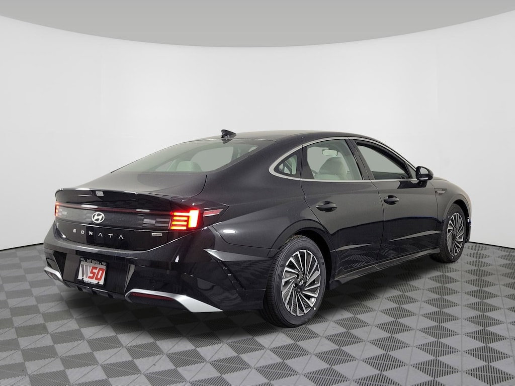 New 2025 Hyundai Sonata Hybrid SEL Sedan