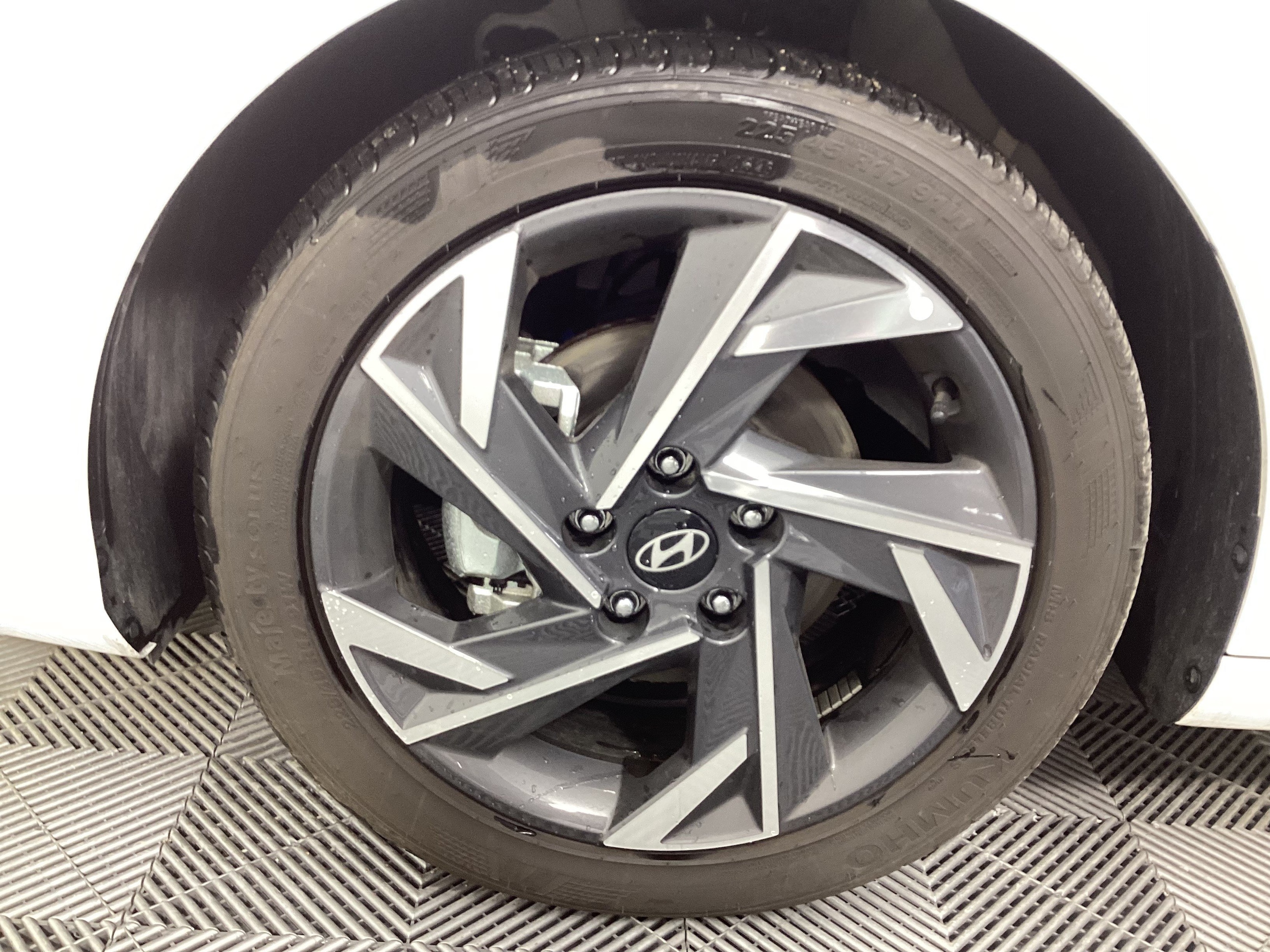 2025 Hyundai Elantra SEL - Photo 12
