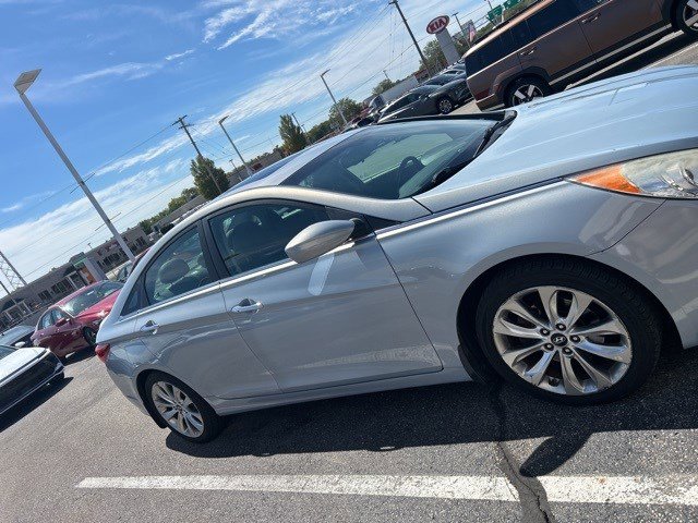 Used 2013 Hyundai Sonata SE with VIN 5NPEC4AC1DH666905 for sale in Beavercreek, OH