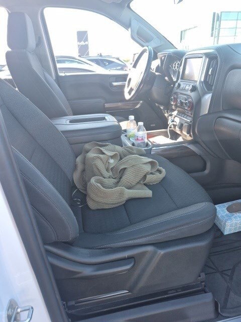 2021 Chevrolet Silverado 1500 RST photo 2