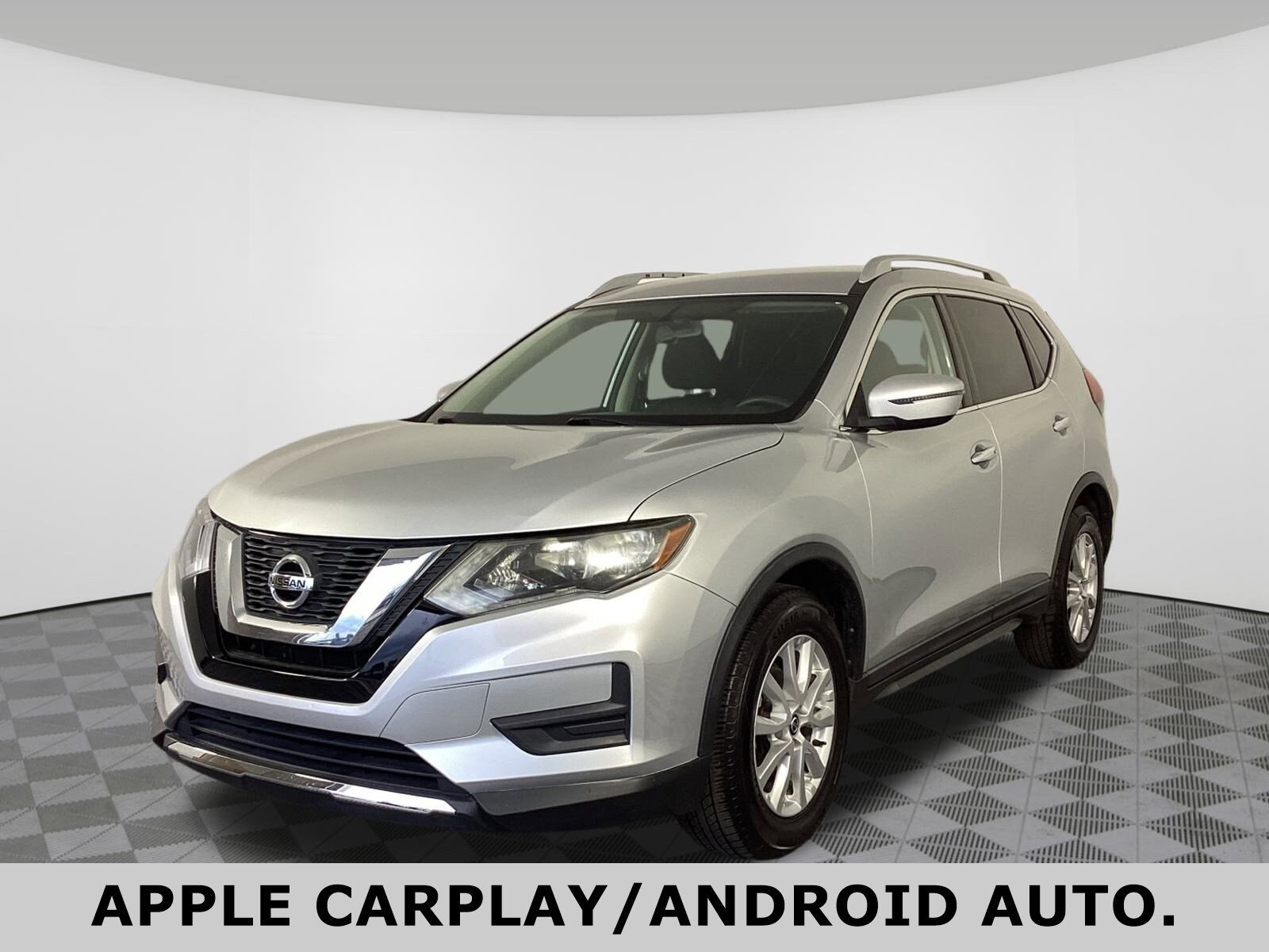 2018 Nissan Rogue SV photo 2