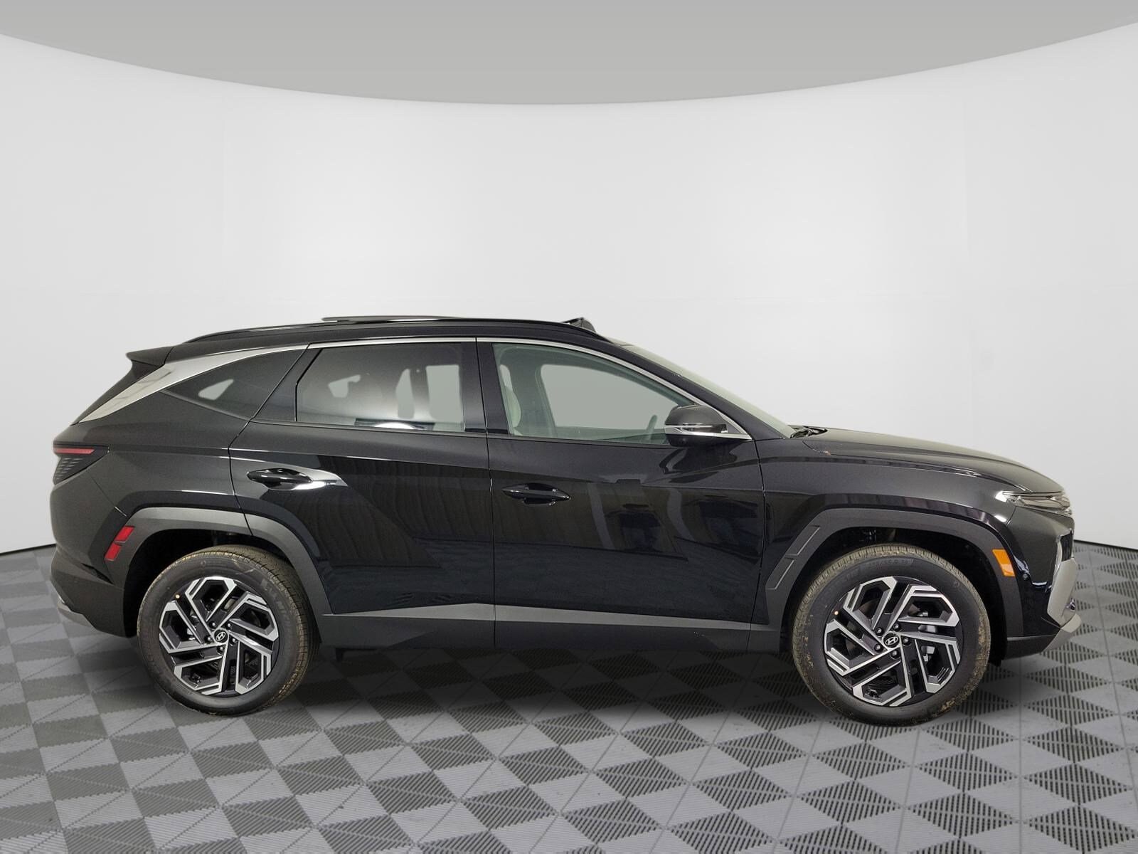 2026 Hyundai Tucson Hybrid Limited photo 2