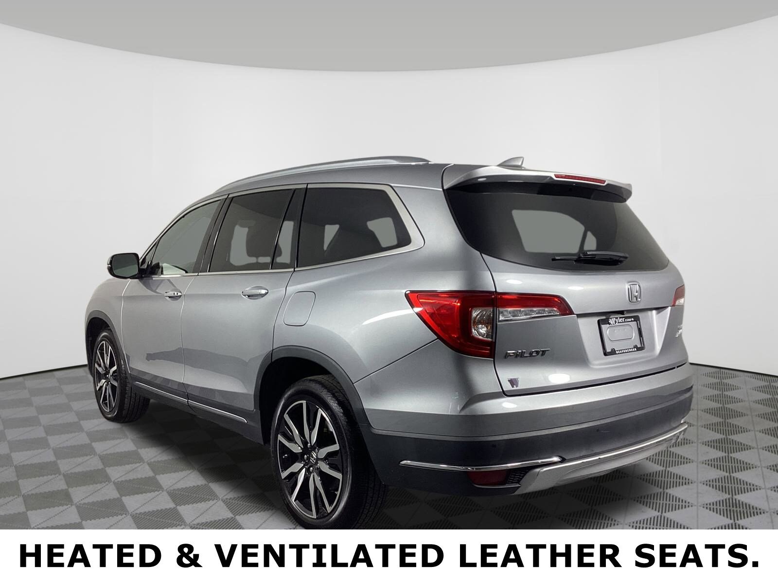 2019 Honda Pilot Elite photo 2