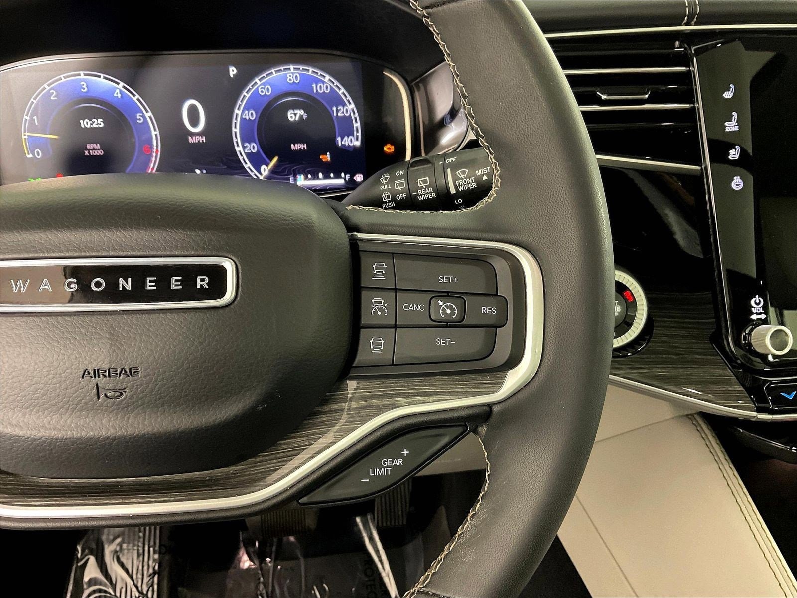 2022 Jeep Wagoneer Series III - Photo 12
