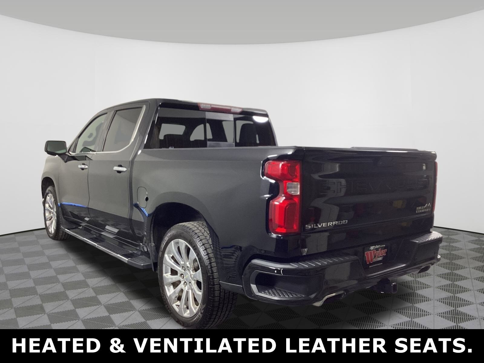 2019 Chevrolet Silverado 1500 High Country photo 3