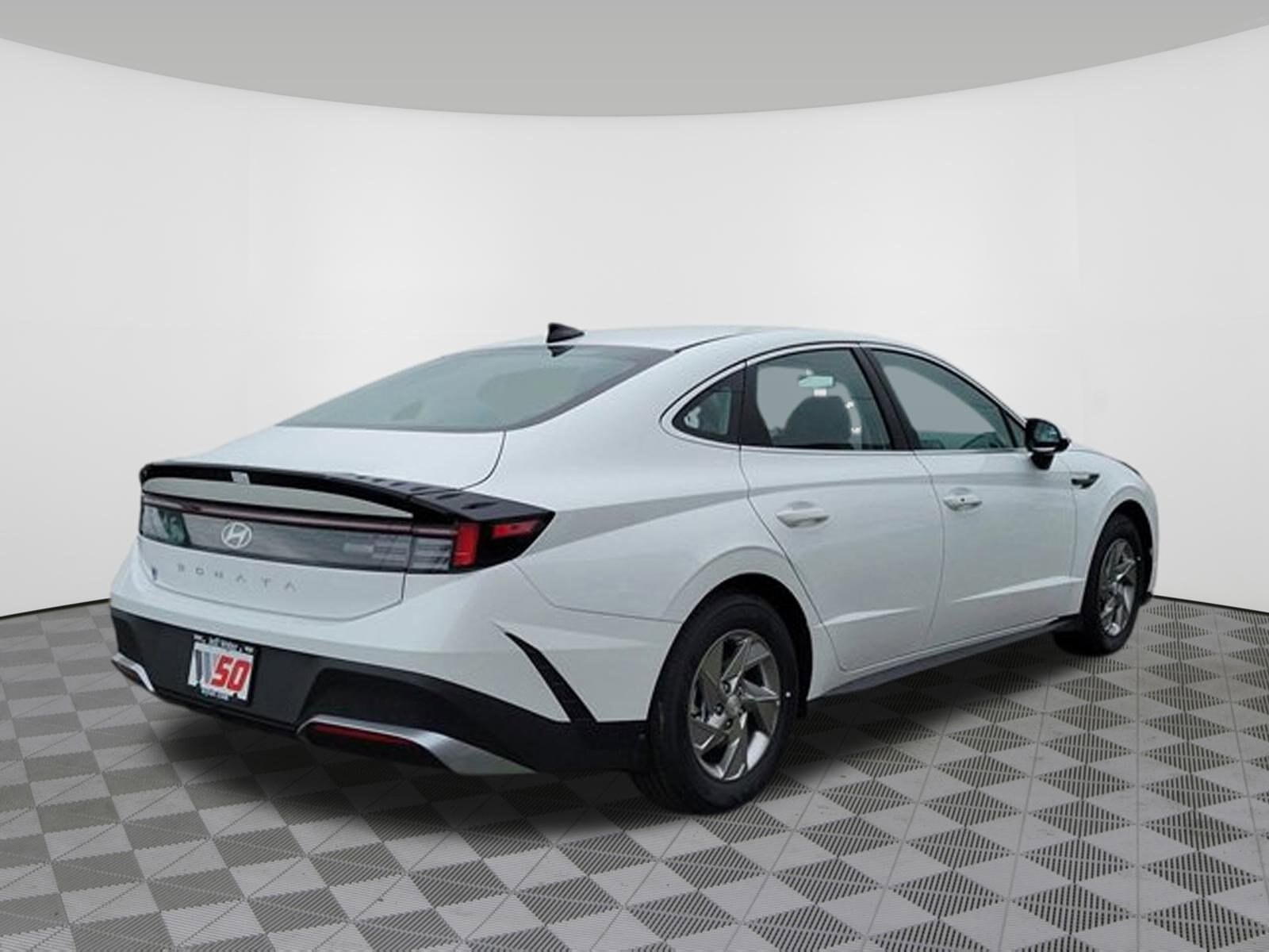 2025 Hyundai Sonata SE photo 3