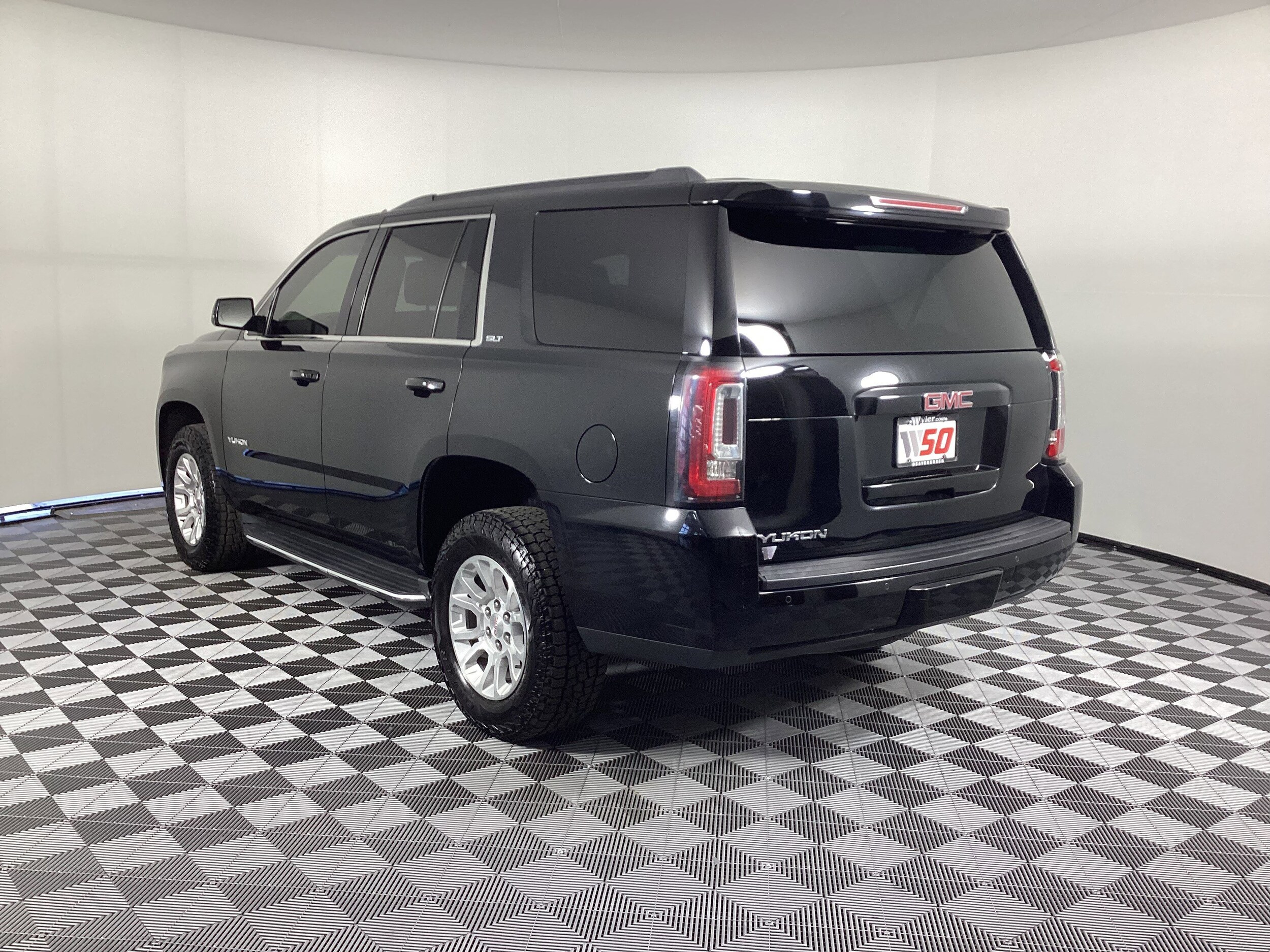 2017 Gmc Yukon SLT photo 2