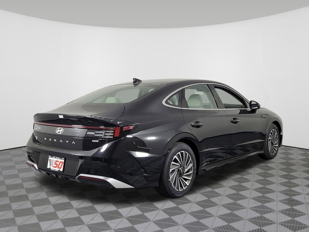 New 2025 Hyundai Sonata Hybrid SEL Sedan