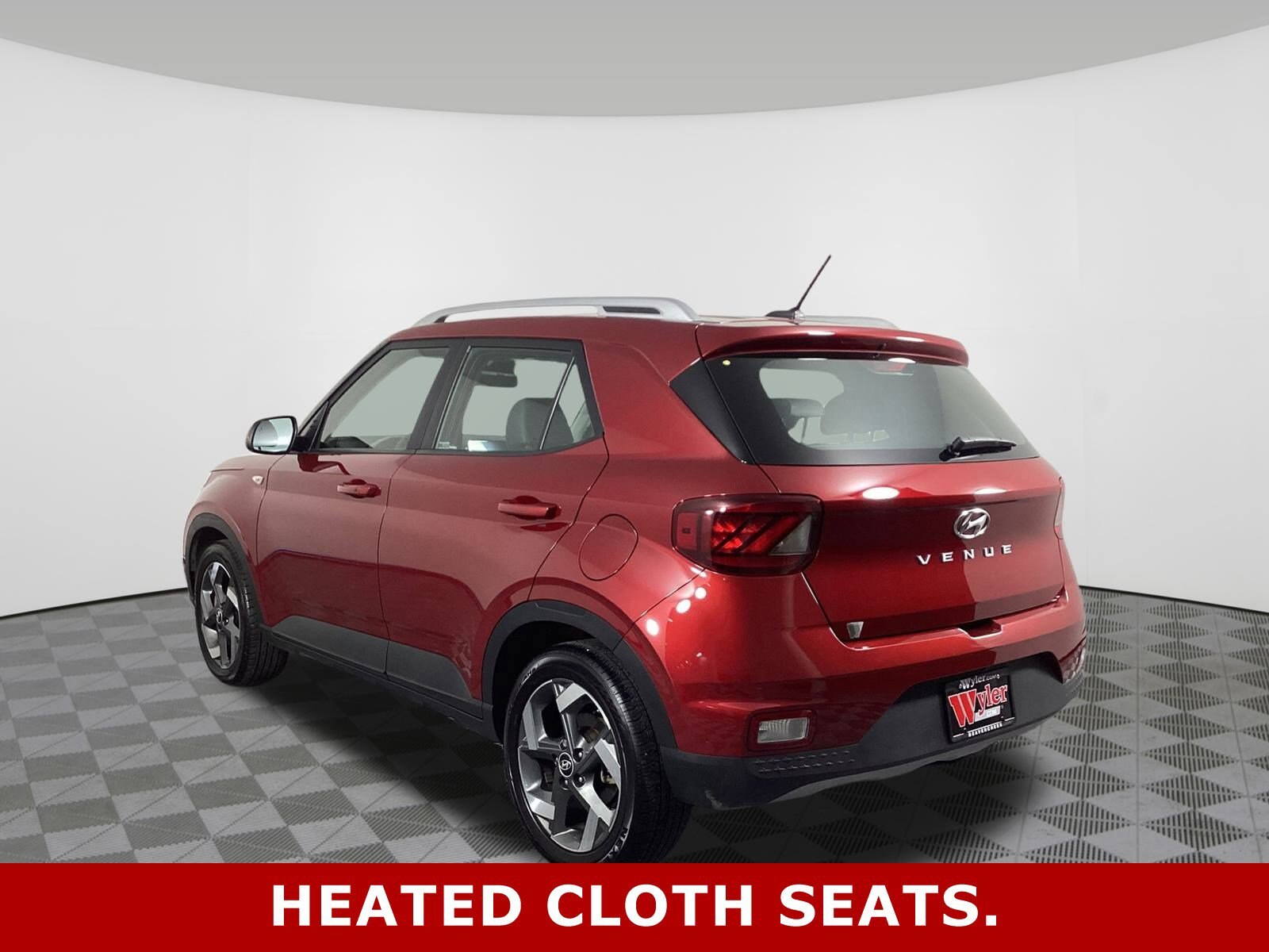 2024 Hyundai Venue Limited photo 3