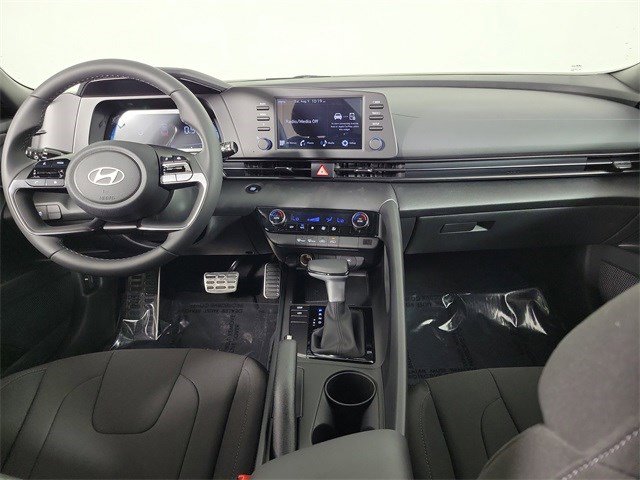 2025 Hyundai Elantra SEL Sport photo 4