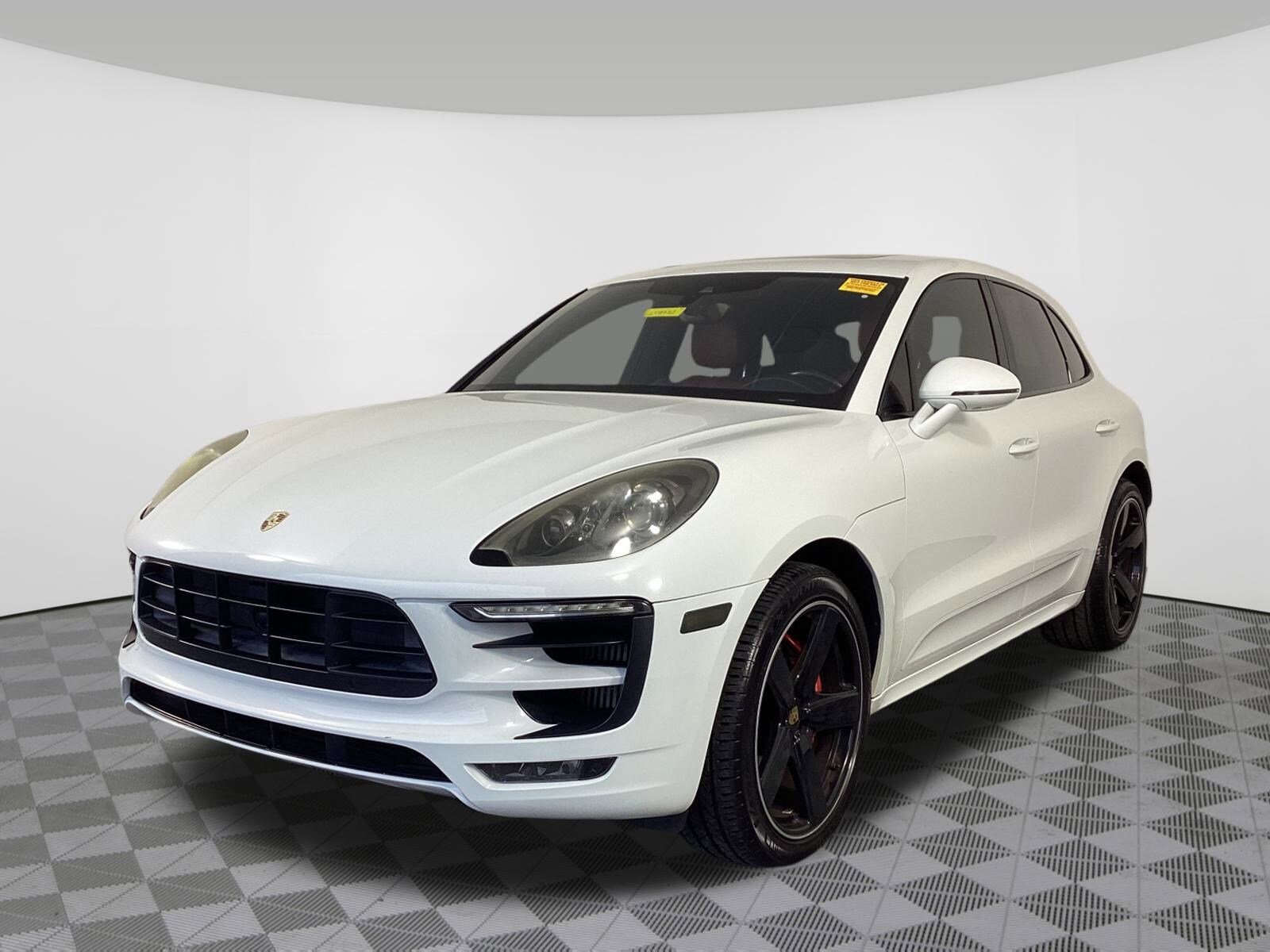2015 Porsche Macan Turbo photo 2