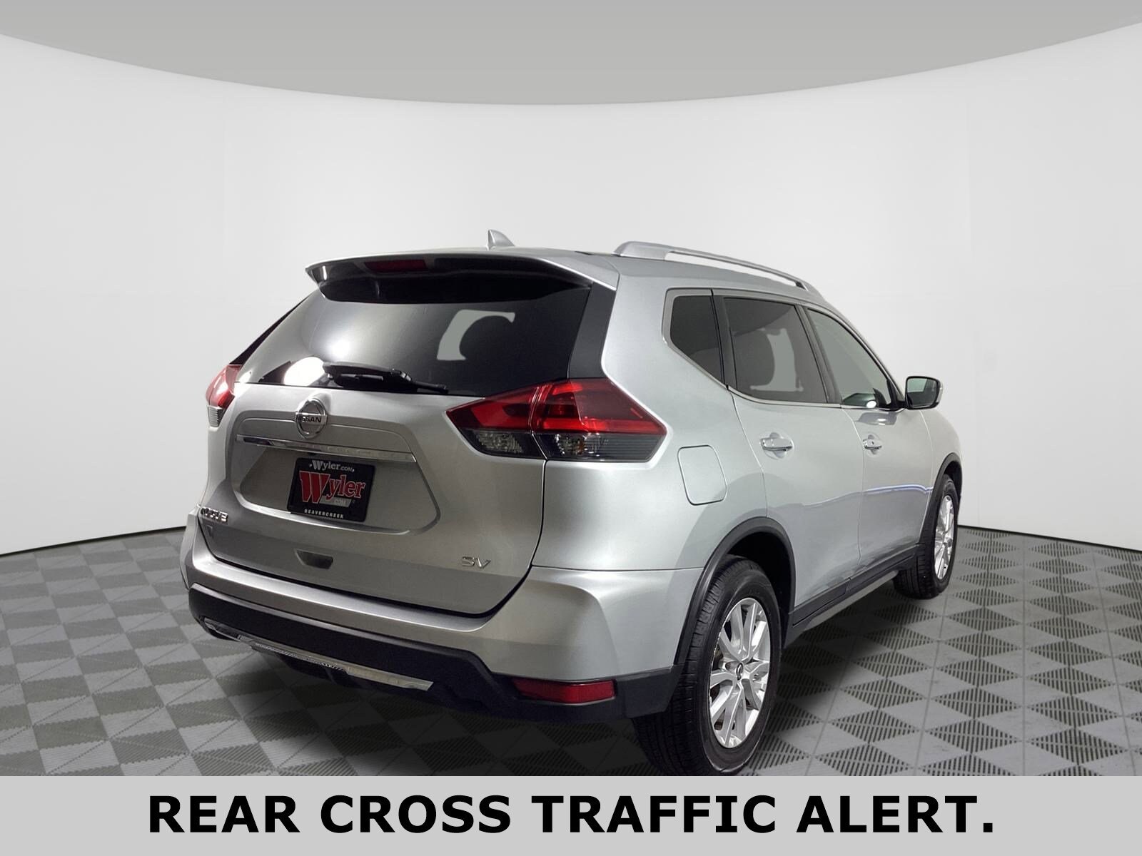 2018 Nissan Rogue SV photo 2
