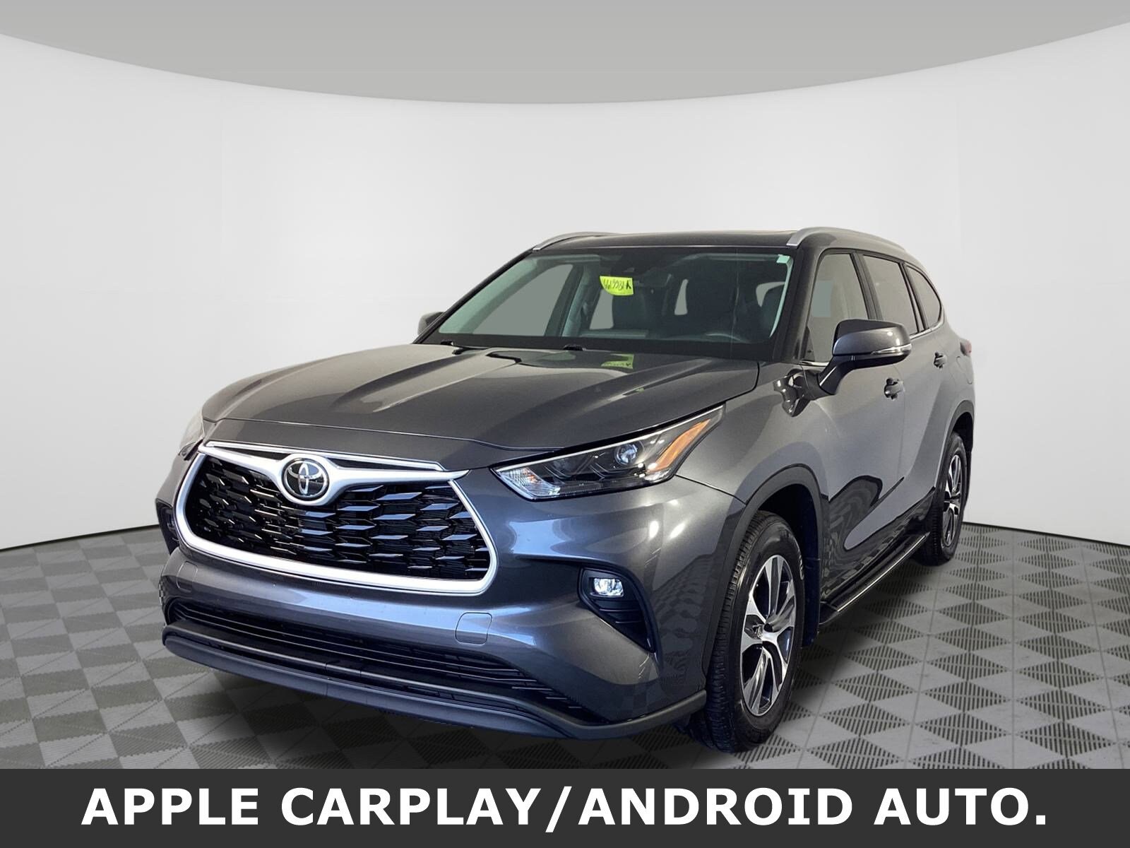 2024 Toyota Highlander XLE photo 2