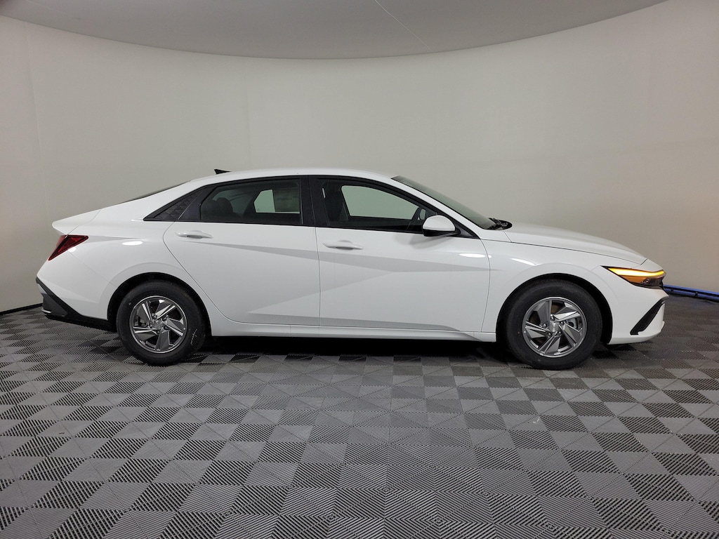 New 2026 Hyundai Elantra SE Sedan