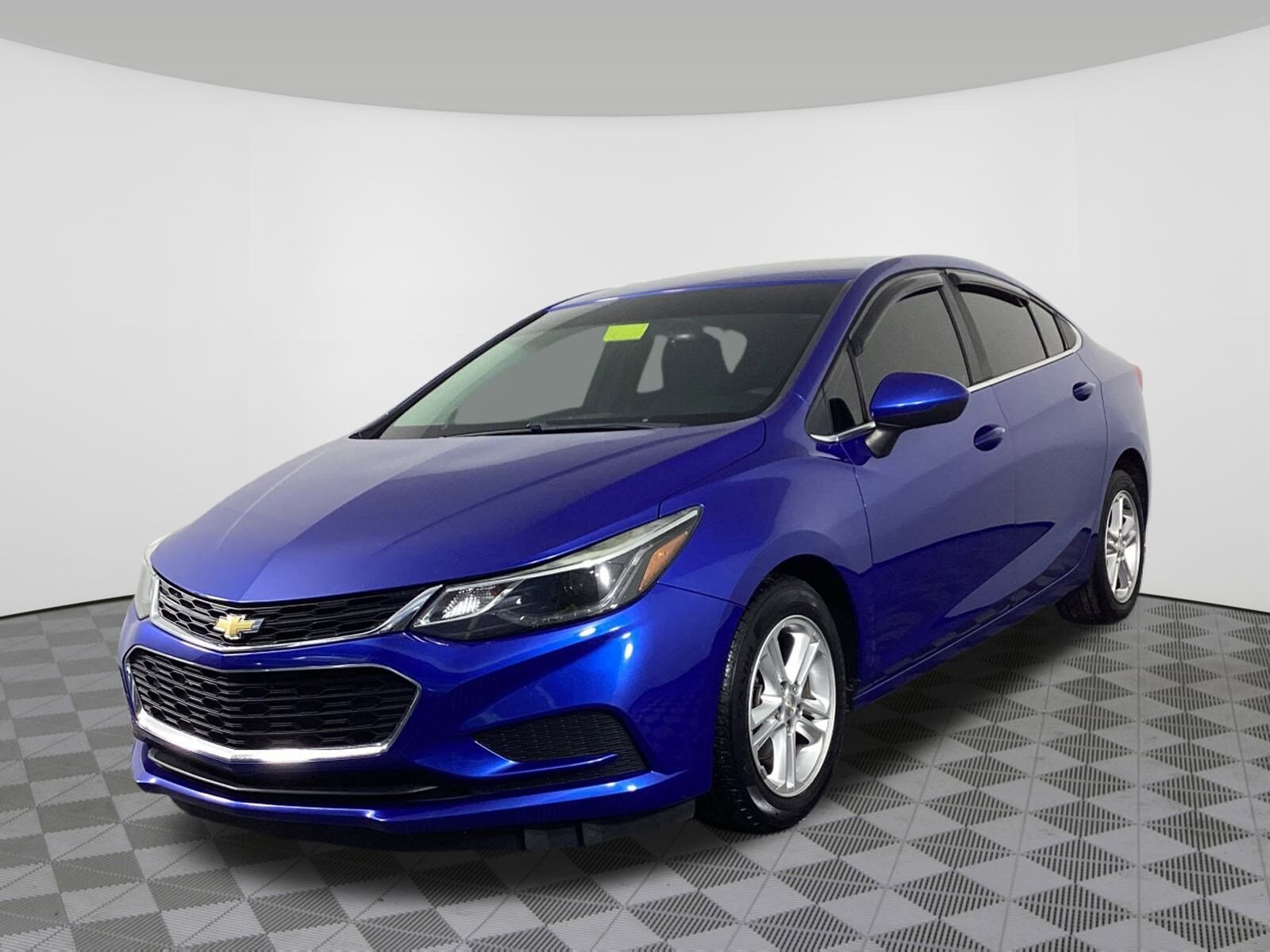 2016 Chevrolet Cruze LT photo 2