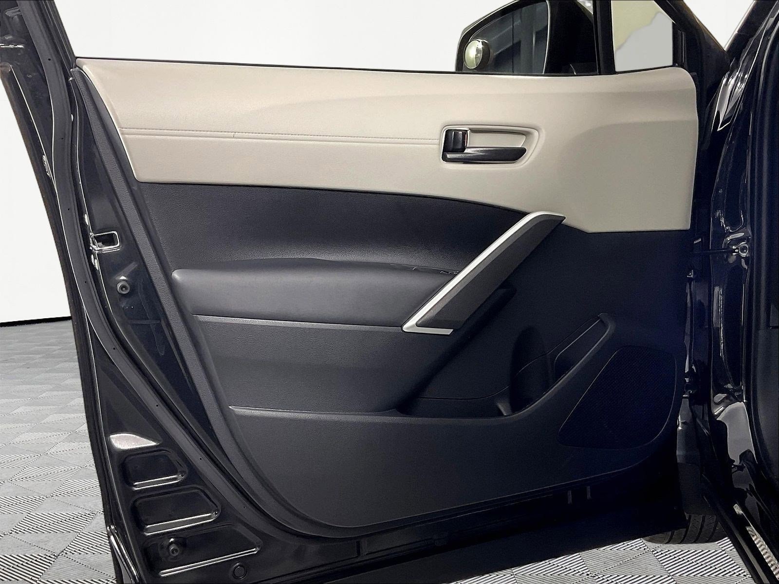 2024 Toyota Corolla Cross L - Photo 20