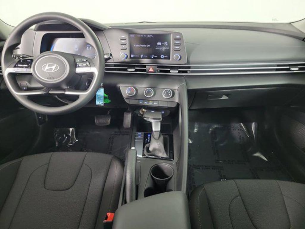 New 2026 Hyundai Elantra SE Sedan