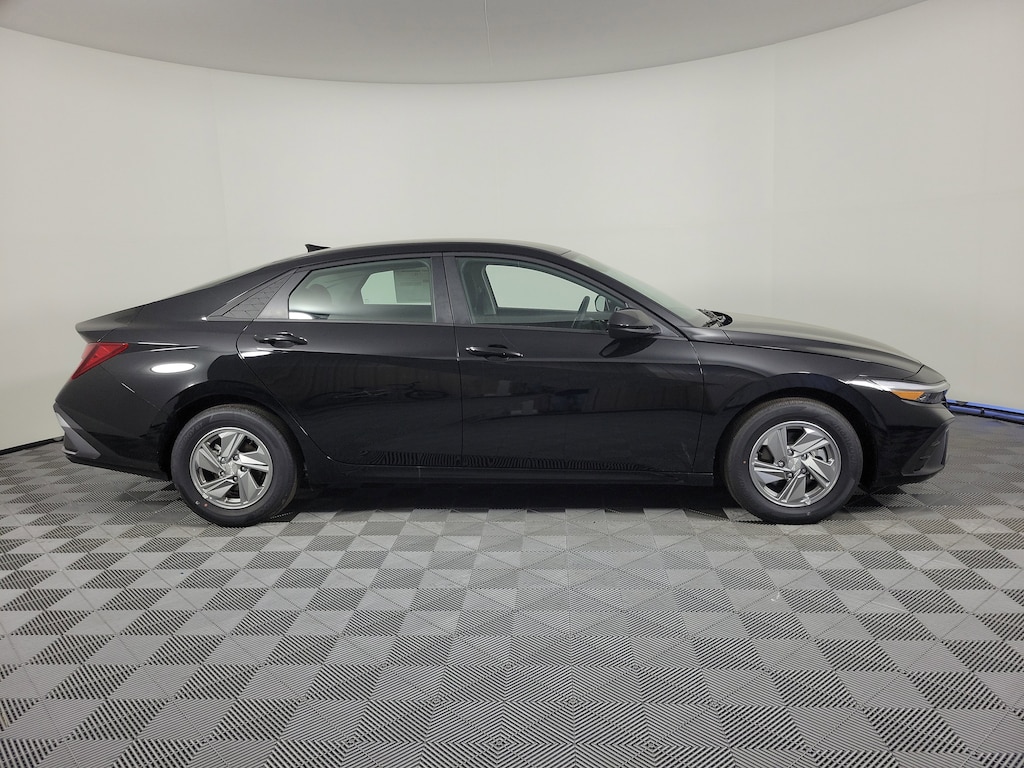 New 2026 Hyundai Elantra SE Sedan