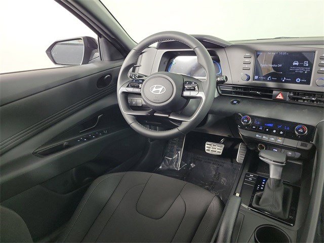 2025 Hyundai Elantra SEL Sport photo 4