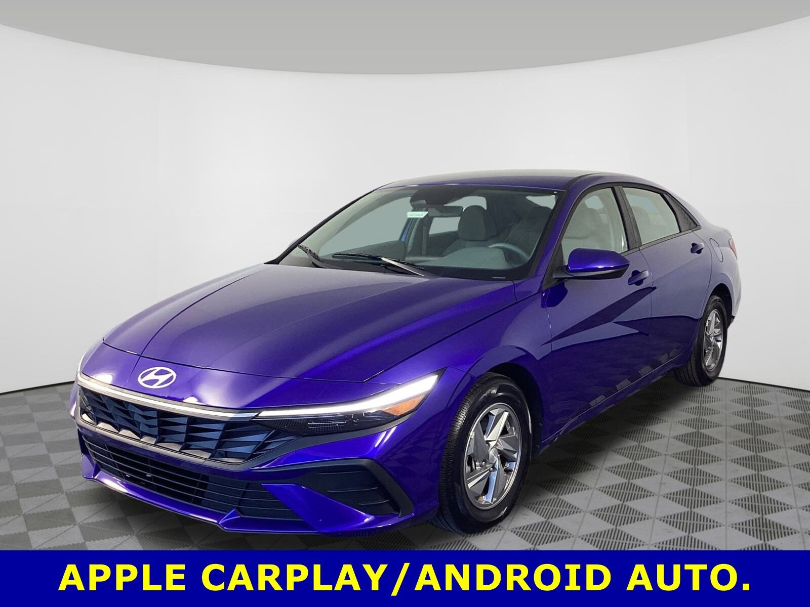 2025 Hyundai Elantra SE photo 2