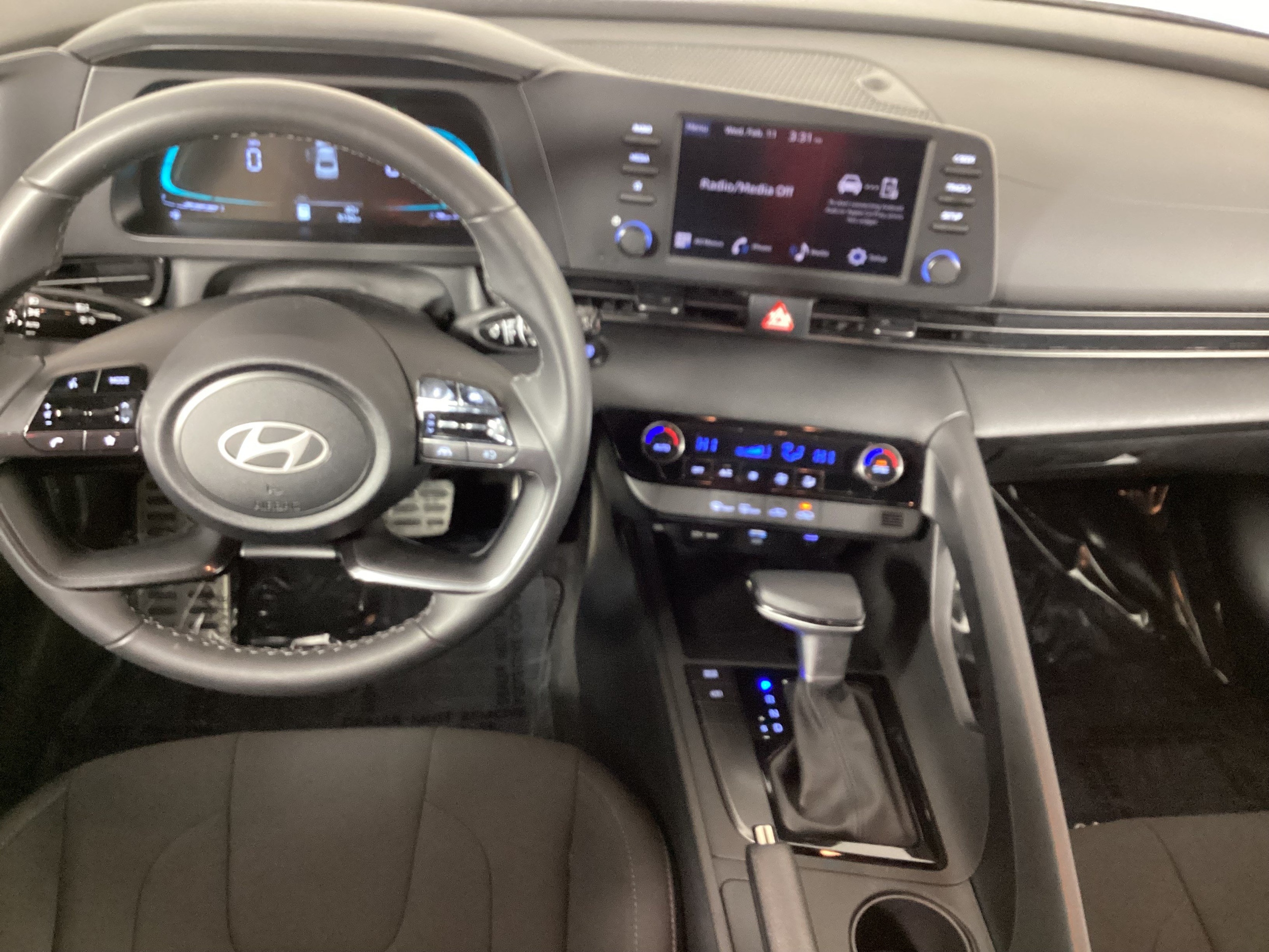 2025 Hyundai Elantra SEL - Photo 18