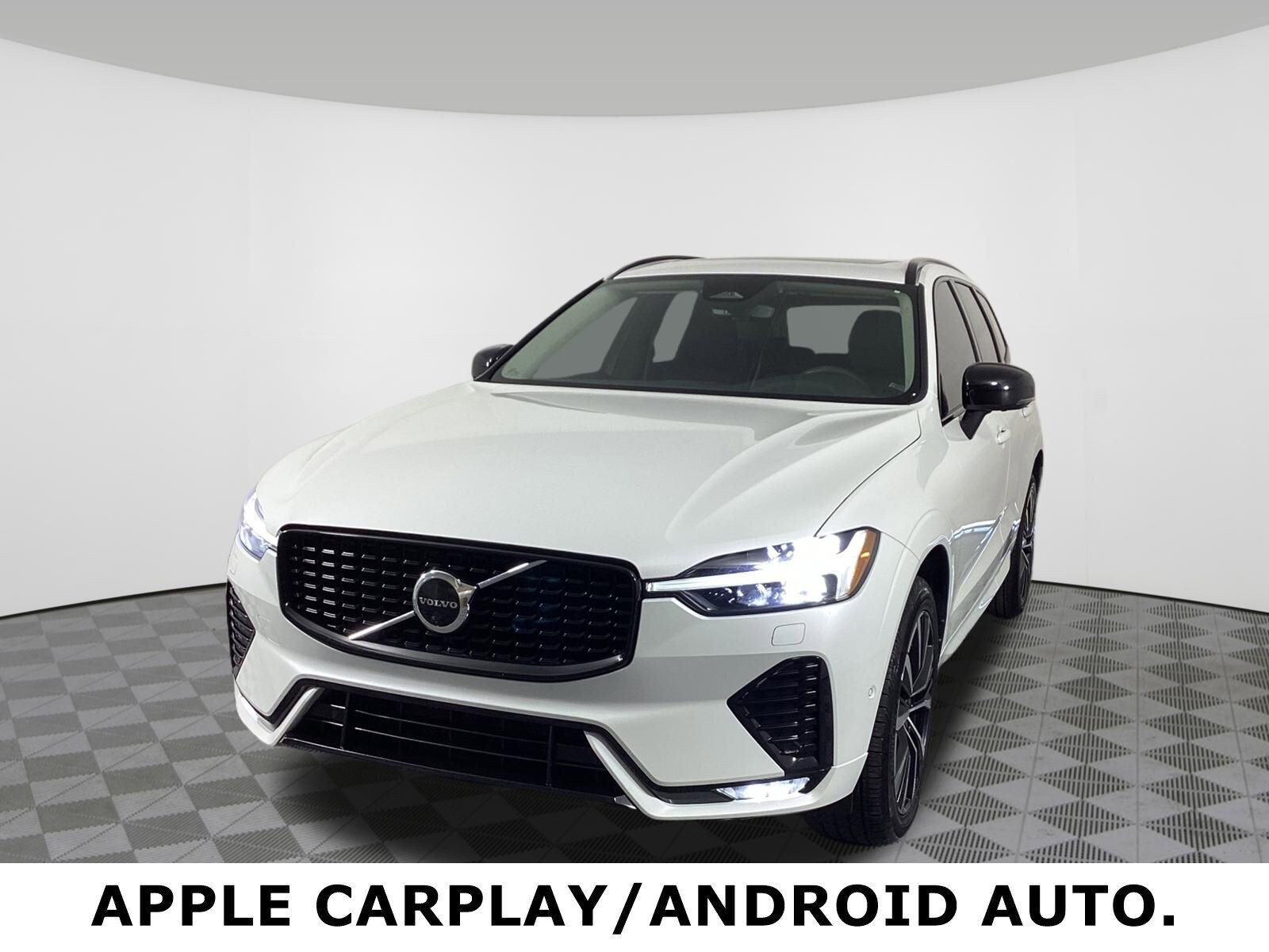 2023 Volvo XC60 B5 Plus photo 2