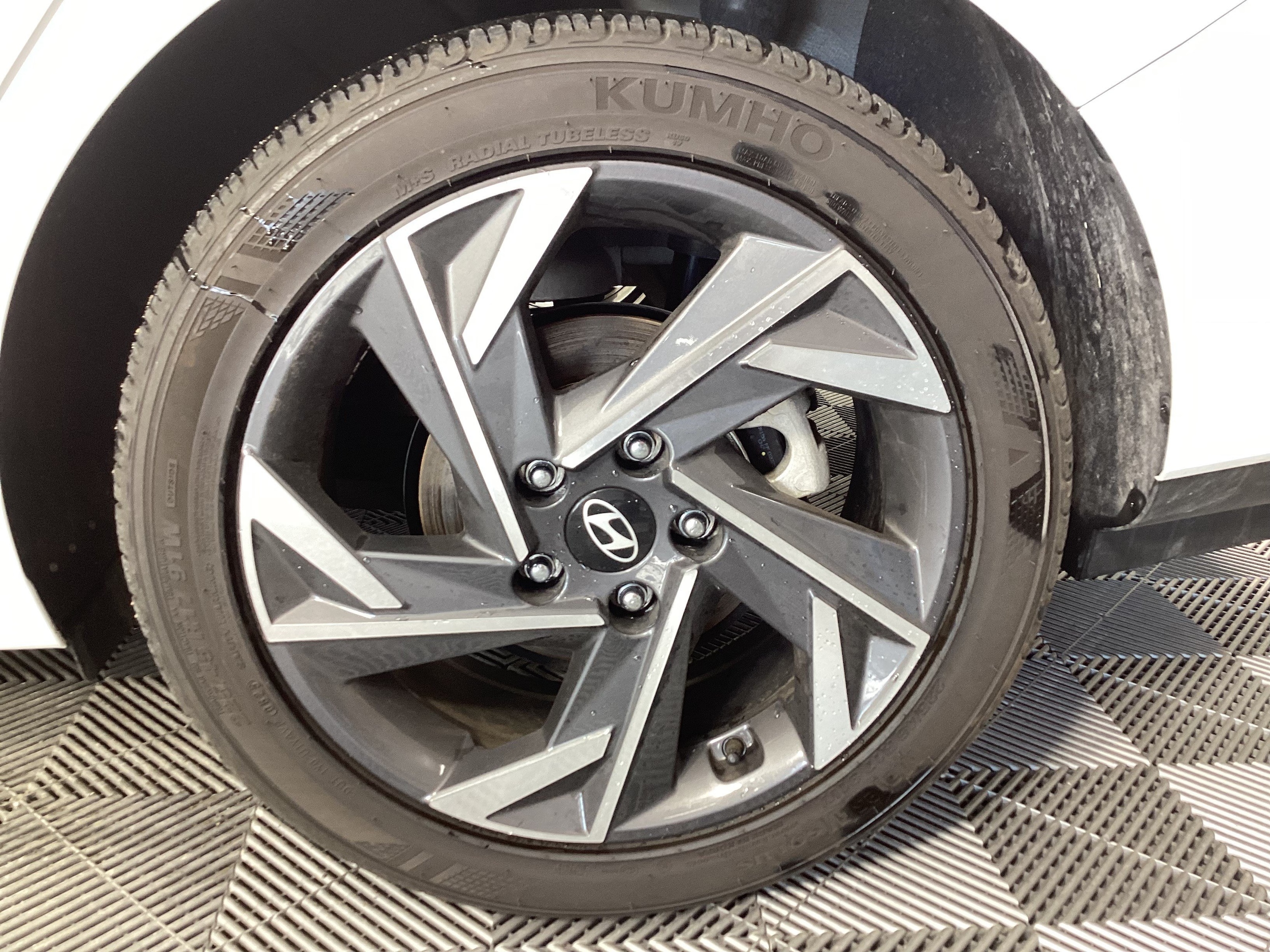 2025 Hyundai Elantra SEL - Photo 13