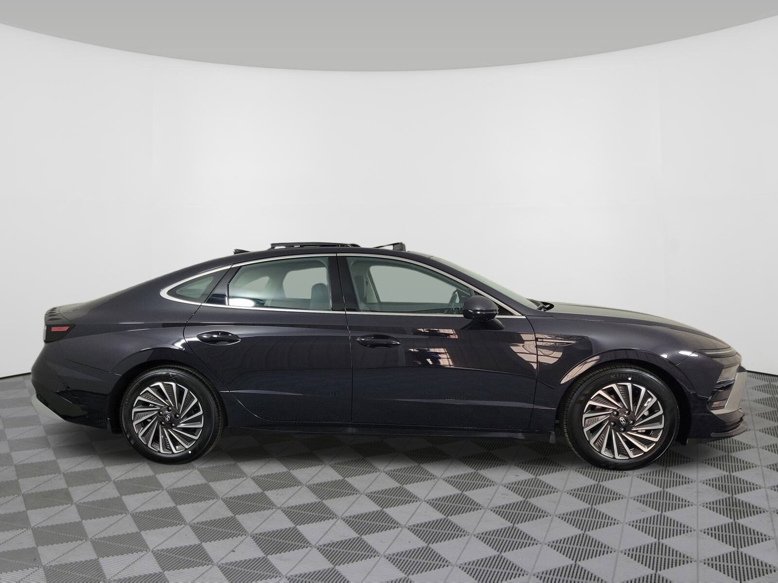 2026 Hyundai Sonata Hybrid Limited photo 2