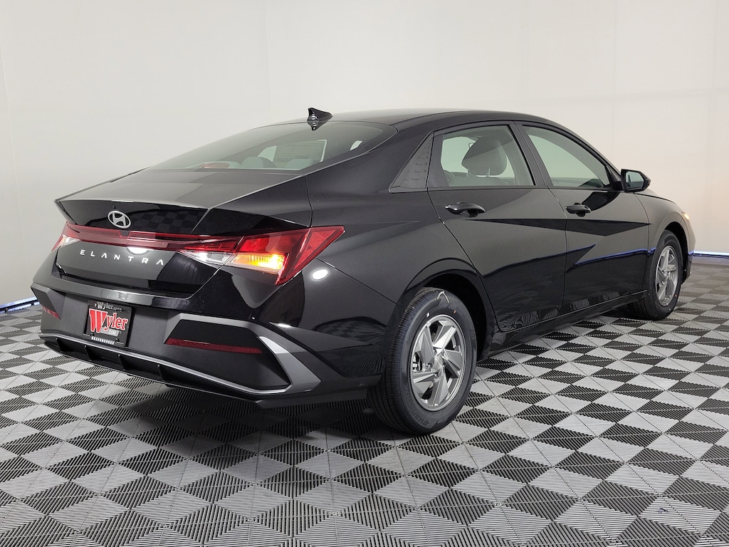 New 2026 Hyundai Elantra SE Sedan
