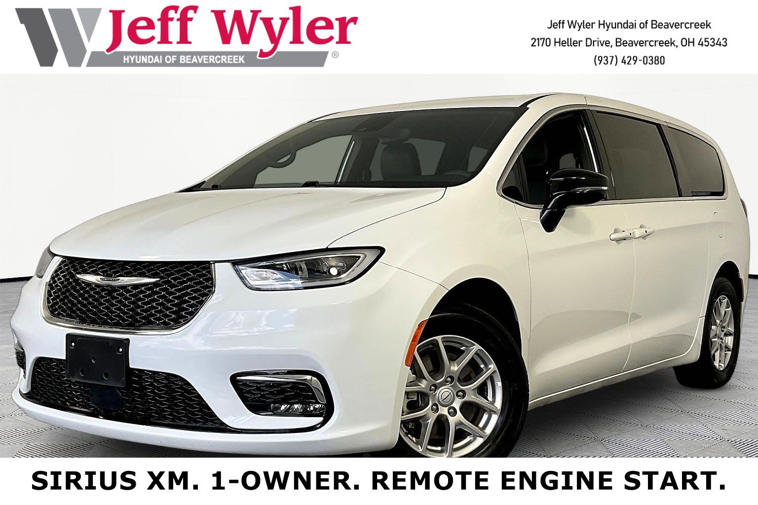 2025 Chrysler Pacifica Select's photo