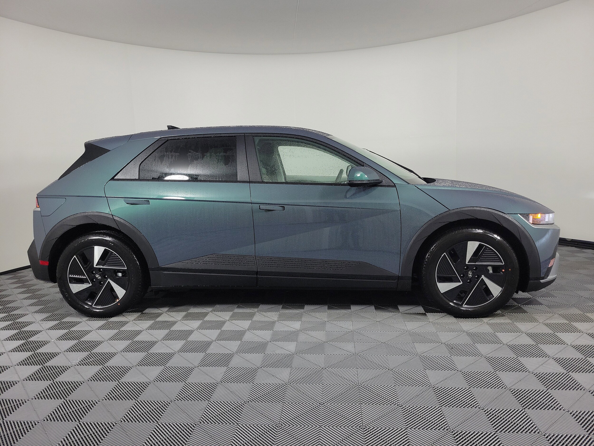 2026 Hyundai Ioniq 5 SEL photo 2