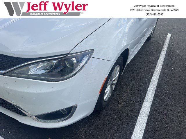 2019 Chrysler Pacifica Touring L's photo