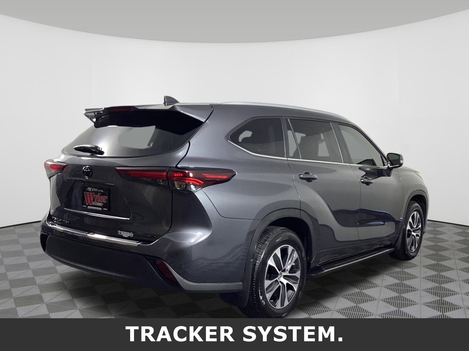2024 Toyota Highlander XLE photo 2