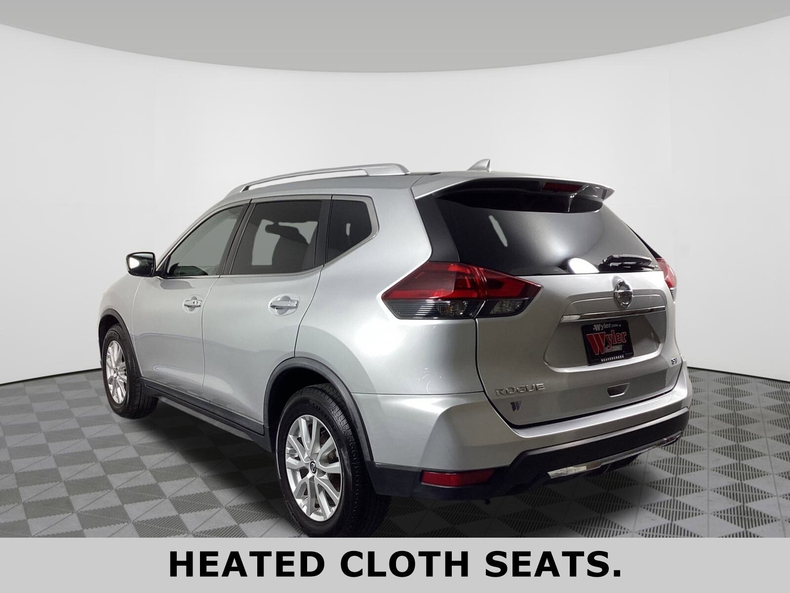 2018 Nissan Rogue SV photo 3