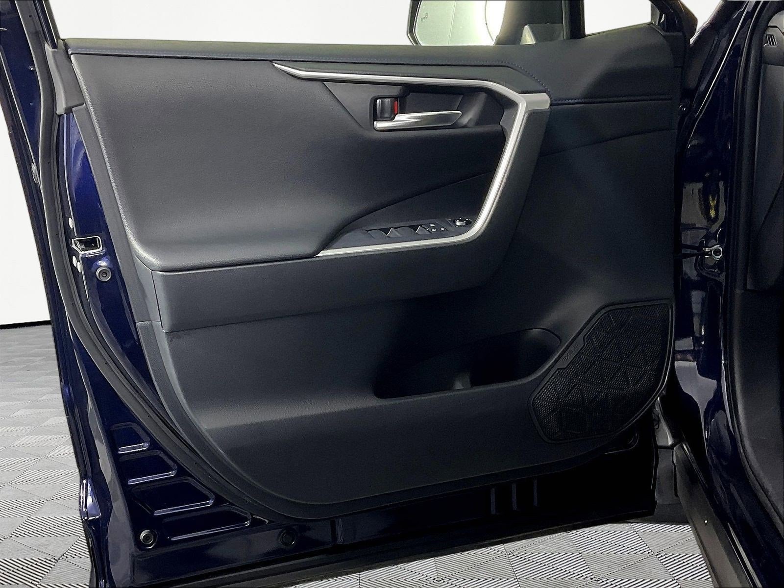2020 Toyota RAV4 XSE - Photo 20