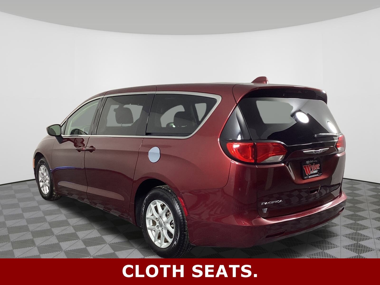 2019 Chrysler Pacifica LX photo 3