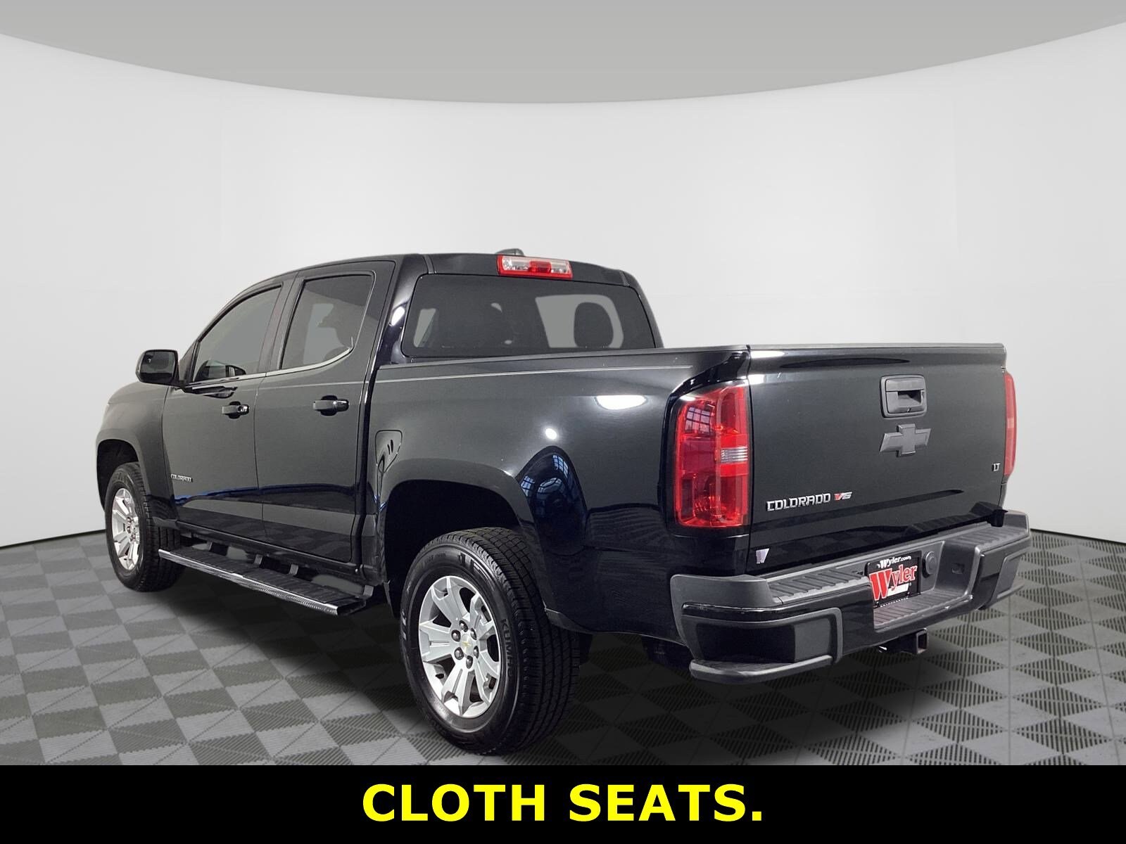 2017 Chevrolet Colorado LT photo 3