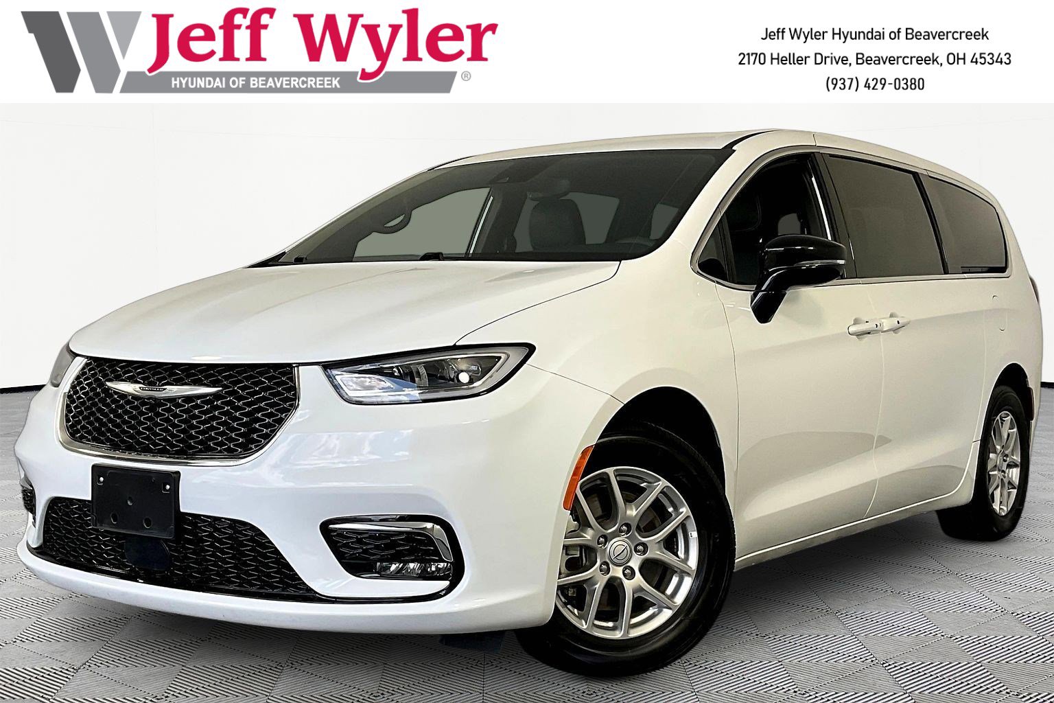 2025 Chrysler Pacifica Select's photo