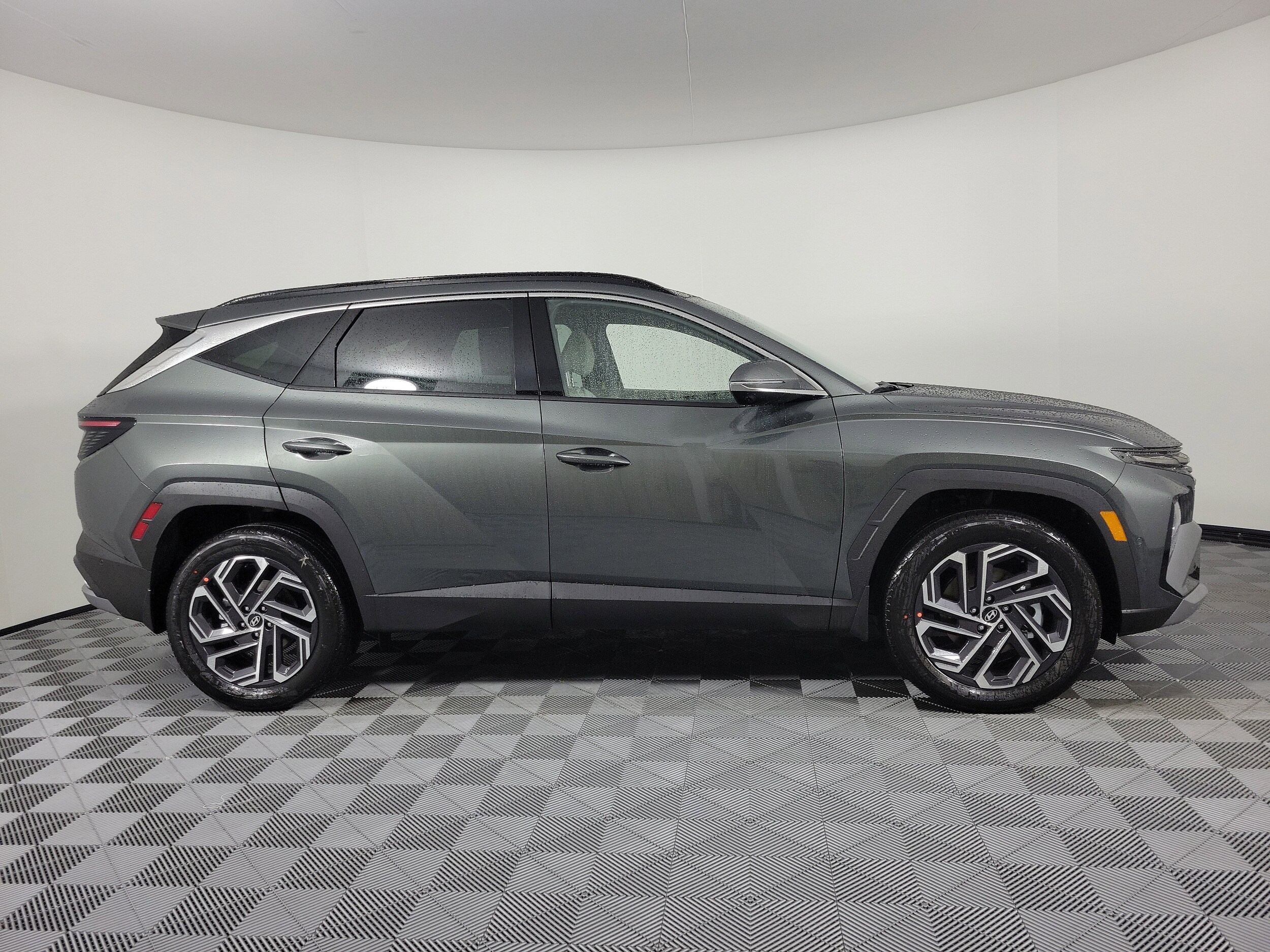 2026 Hyundai Tucson Hybrid Limited photo 2