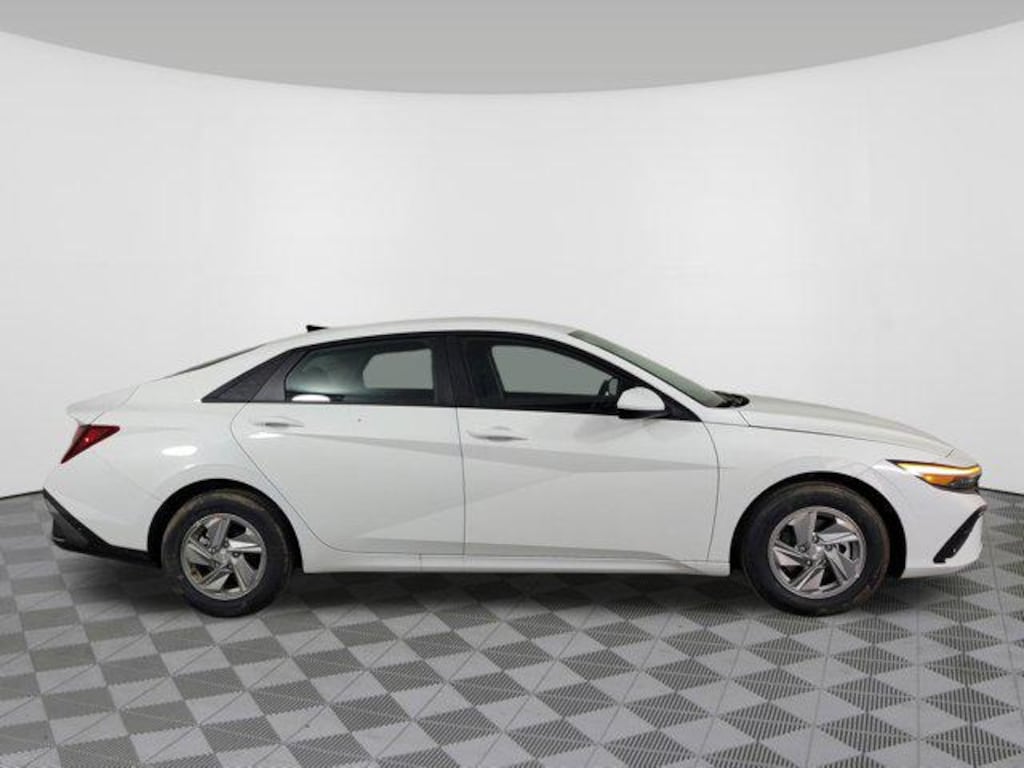 New 2026 Hyundai Elantra SE Sedan