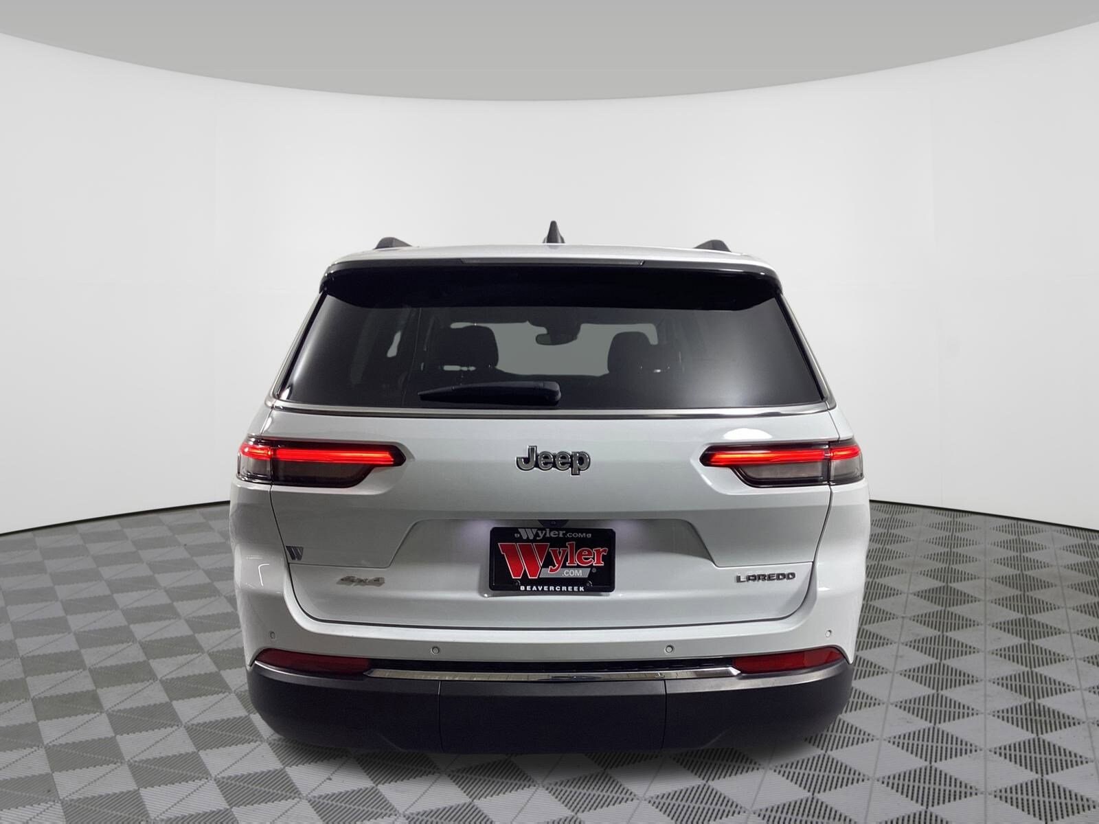 2023 Jeep Grand Cherokee Laredo photo 4